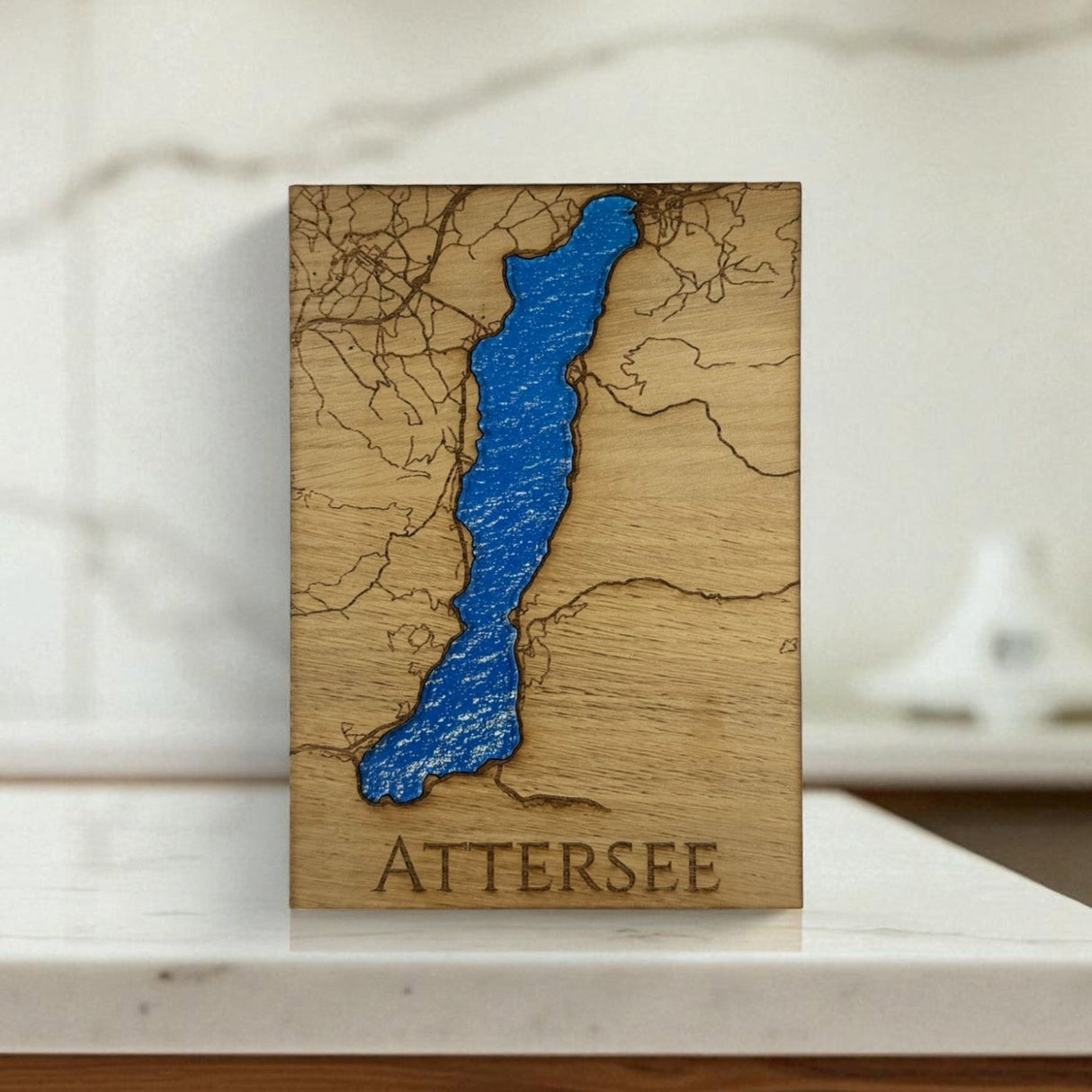 Ein Stück Attersee für dein Zuhause – Holzkunst mit verglastem See