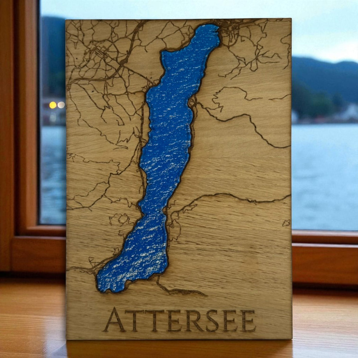 Ein Stück Attersee für dein Zuhause – Holzkunst mit verglastem See