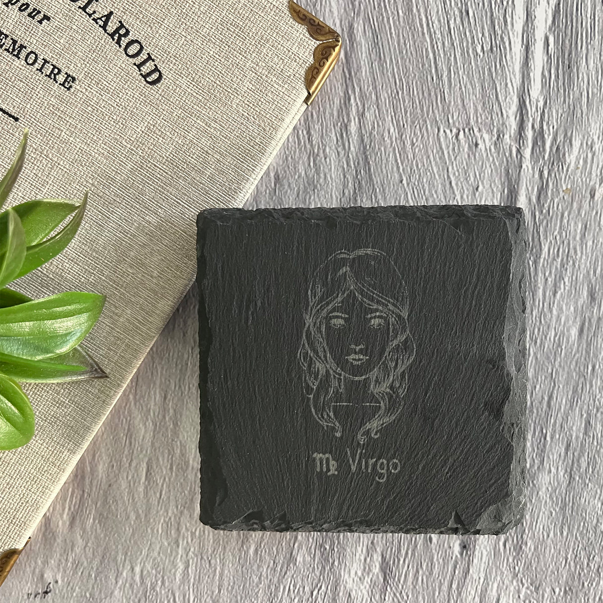 Schieferuntersetzer mit Sternzeichengravur