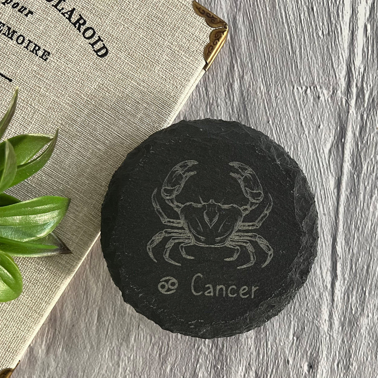 Schieferuntersetzer mit Sternzeichengravur
