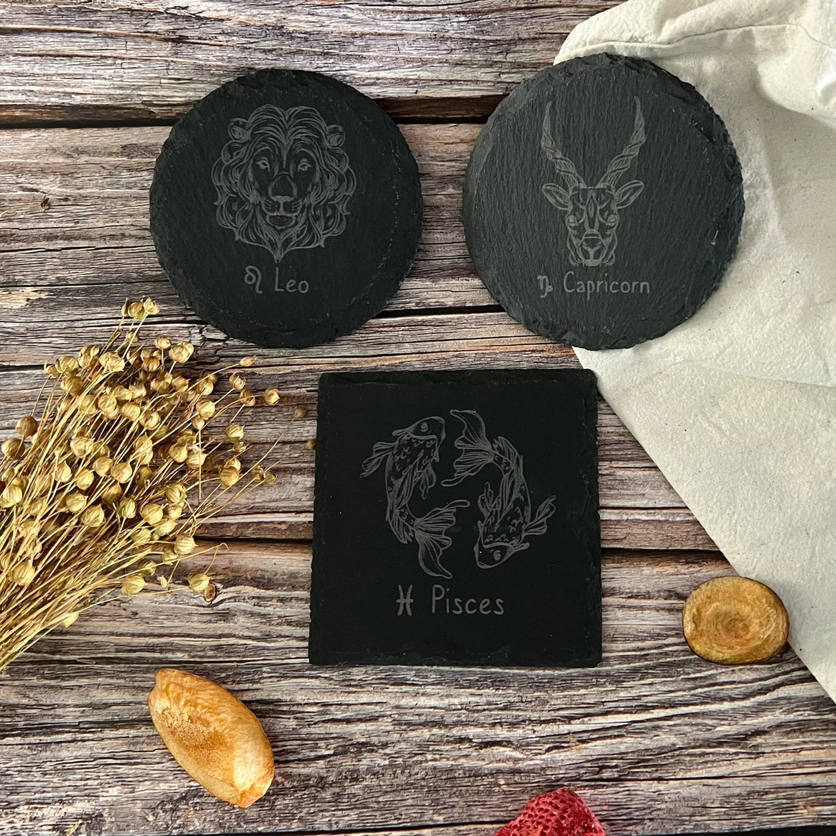 Schieferuntersetzer mit Sternzeichengravur