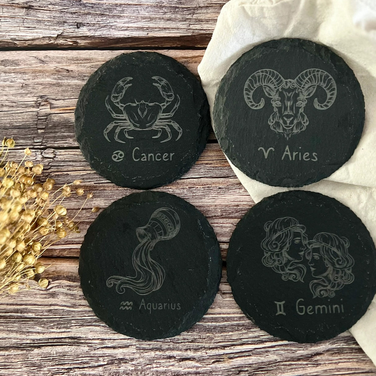 Schieferuntersetzer mit Sternzeichengravur