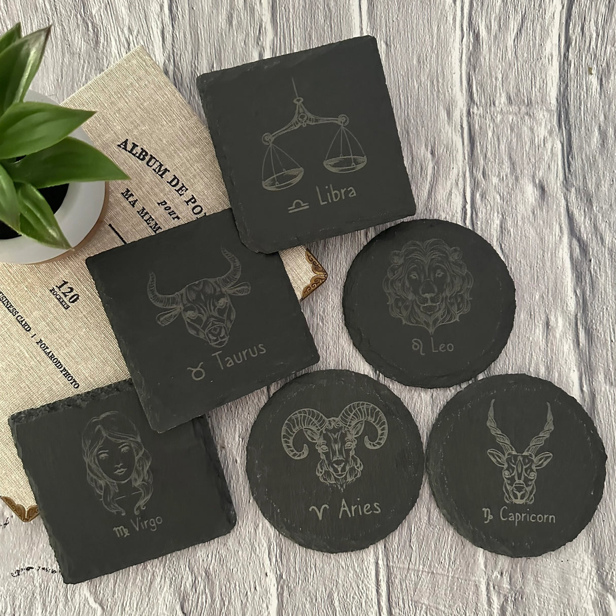 Schieferuntersetzer mit Sternzeichengravur