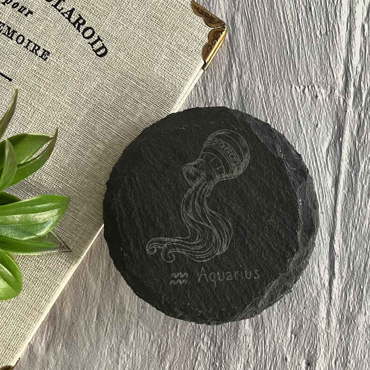 Schieferuntersetzer mit Sternzeichengravur